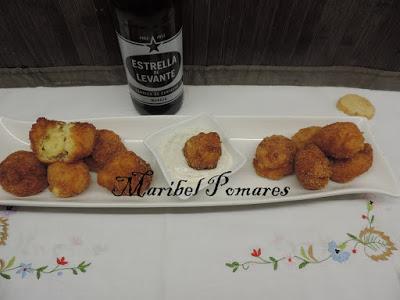 Bocados de patata con salsa de yogur finas hierbas. Bocados de patata con salsa de yogur finas hierbas.