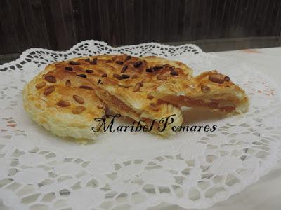 Hojaldre con cabello de ángel y piñones. Hojaldre con cabello de ángel y piñones.