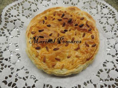 Hojaldre con cabello de ángel y piñones. Hojaldre con cabello de ángel y piñones.