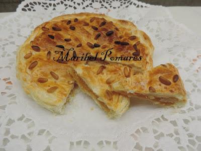 Hojaldre con cabello de ángel y piñones. Hojaldre con cabello de ángel y piñones.