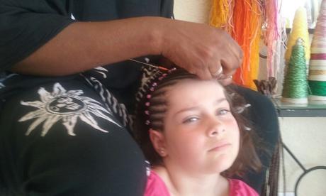 Como hacer trenzas africanas de diadema, paso a paso Como hacer trenzas afro. Raya