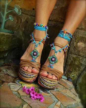 ¡Prendas clave del estilo boho-chic! bosiye-sandalii-boho-1