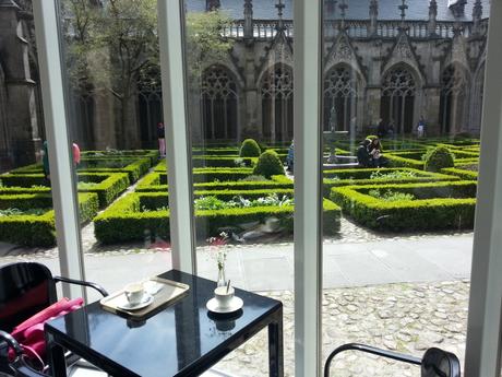 Cafetería dentro de la catedral de Utrecht Dom