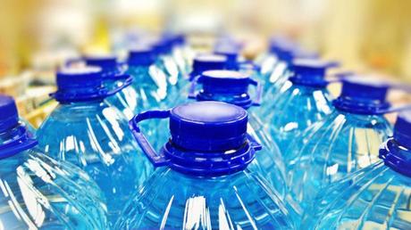 Trampas y peligros del agua potable embotellada Trampas y peligros del agua potable embotellada