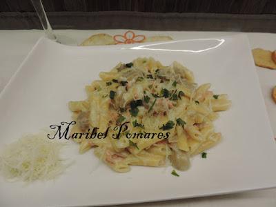 Macarrones con salmón ahumado y salda de champiñon con queso. Macarrones con salmón ahumado y salda de champiñon con queso.