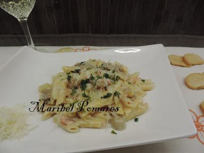 Macarrones con salmón ahumado y salda de champiñon con queso. Macarrones con salmón ahumado y salda de champiñon con queso.