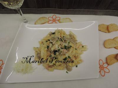 Macarrones con salmón ahumado y salda de champiñon con queso. Macarrones con salmón ahumado y salda de champiñon con queso.