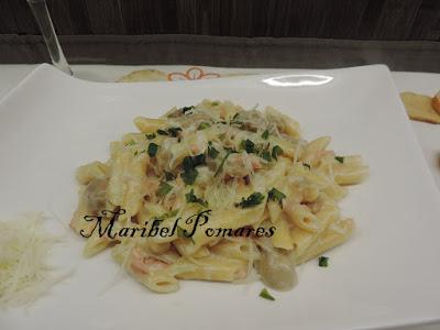 Macarrones con salmón ahumado y salda de champiñon con queso. Macarrones con salmón ahumado y salda de champiñon con queso.