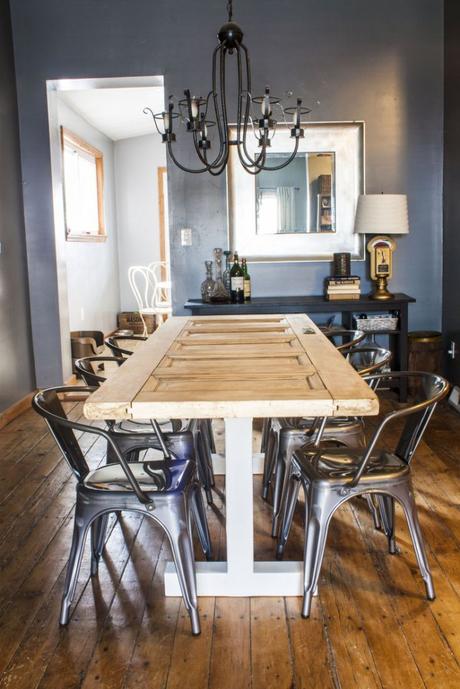 Mesa con puerta antigua. ¡Original lo mires como lo mires! Mesa con puerta antigua. ¡Original lo mires como lo mires!