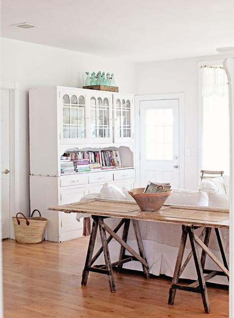 Mesa con puerta antigua. ¡Original lo mires como lo mires! Mesa con puerta antigua. ¡Original lo mires como lo mires!