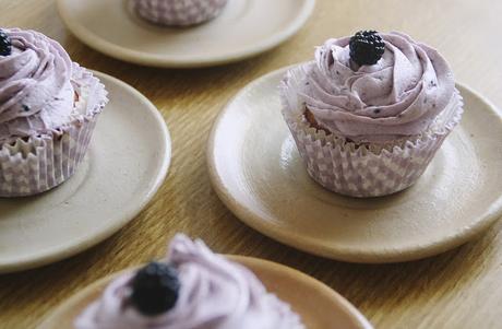 Receta: Cupcakes de mora silvestre