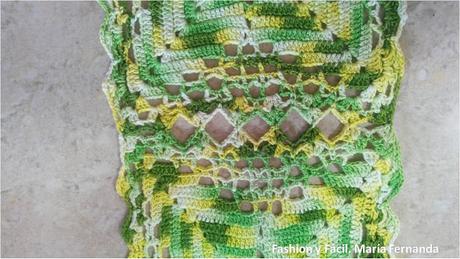 Un granny diferente, motivo verde matizado a crochet (A crocheted different granny in green tones) Un granny diferente, motivo verde matizado a crochet (A crocheted different granny in green tones)