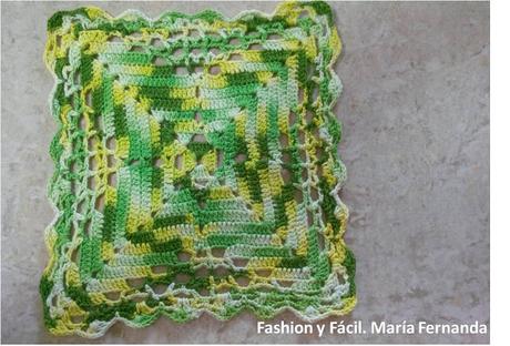 Un granny diferente, motivo verde matizado a crochet (A crocheted different granny in green tones) Un granny diferente, motivo verde matizado a crochet (A crocheted different granny in green tones)