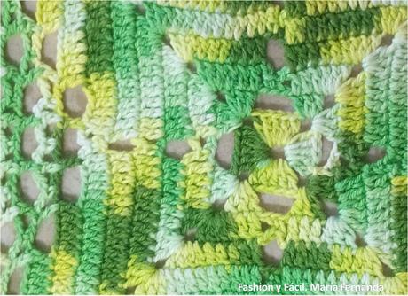 Un granny diferente, motivo verde matizado a crochet (A crocheted different granny in green tones) Un granny diferente, motivo verde matizado a crochet (A crocheted different granny in green tones)