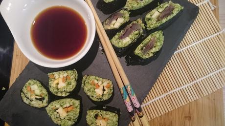 FALSO SUSHI DE BROCOLI Y COLIFLOR FALSO SUSHI DE BROCOLI Y COLIFLOR