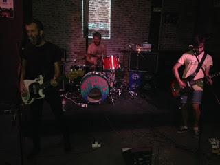 Crónica: Rollercoaster Kills e Islas Marshall rompen tímpanos en la fiesta de presentación del Fuzzville!!! Crónica: Rollercoaster Kills e Islas Marshall rompen tímpanos en la fiesta de presentación del Fuzzville!!!