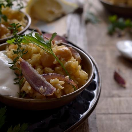ARROZ POLAU CON GARBANZOS Y HIERBAS FRESCAS ARROZ POLAU CON GARBANZOS Y HIERBAS FRESCAS