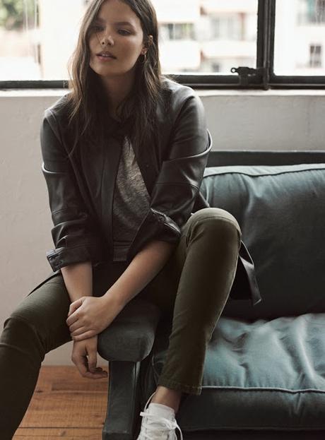 Candice Huffine con looks chic para el catálogo de Violeta by Mango Candice Huffine con looks chic para el catálogo de Violeta by Mango