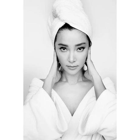 Li Bing Bing posa para la Towel Series de Mario Testino Li Bing Bing posa para la Towel Series de Mario Testino