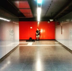 Un ejemplo de storytelling foto_musico_metro