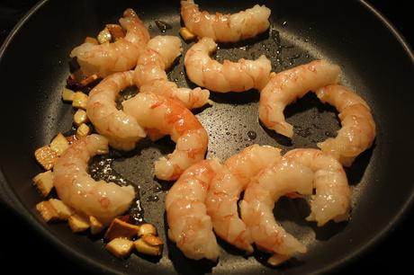 Cazuelita de gulas y gambas