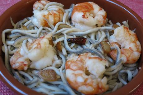 Cazuelita de gulas y gambas