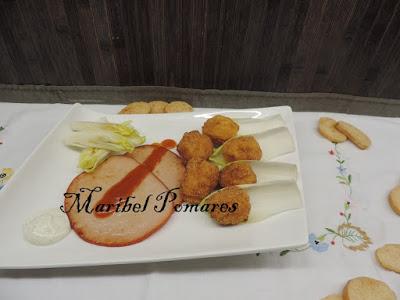 Lomos de pechuga de pavo con bolitas de patata. Lomos de pechuga de pavo con bolitas de patata.