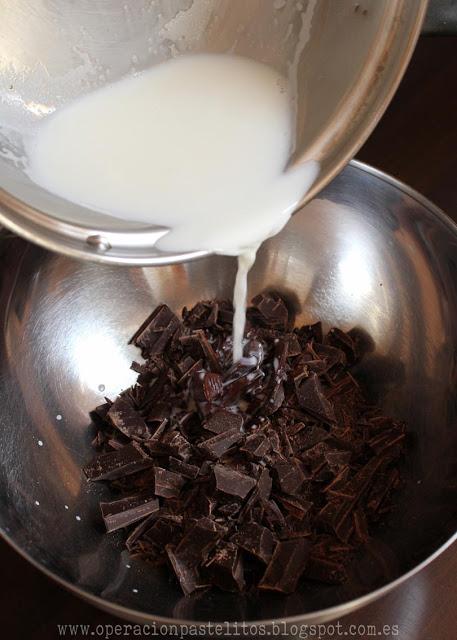 Mousse de chocolate en vasitos con crema bicolor