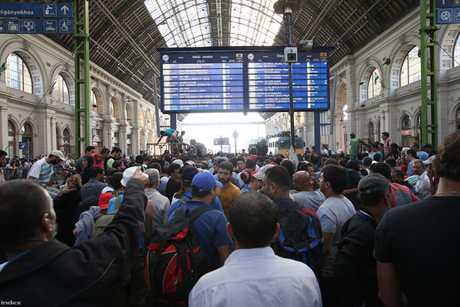 Crisis migratoria: inmediaciones de Keleti colapsadas Crisis migratoria: inmediaciones de Keleti colapsadas