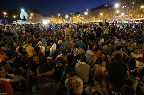 Crisis migratoria: inmediaciones de Keleti colapsadas Crisis migratoria: inmediaciones de Keleti colapsadas