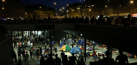 Crisis migratoria: inmediaciones de Keleti colapsadas Crisis migratoria: inmediaciones de Keleti colapsadas