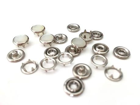 Cómo poner snaps sin máquina – Botones a presión- poner-snaps-sin-maquina-6