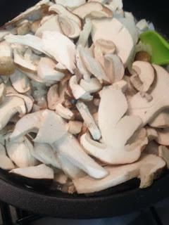 TAGLIATELLE CON SALSA DE CEPS Y NUECES TAGLIATELLE CON SALSA DE CEPS Y NUECES