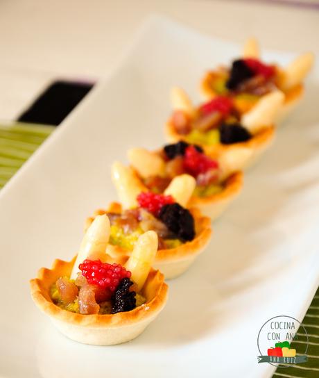 TARTALETAS DE MOUSSE DE ESPÁRRAGO Y ATÚN AHUMADO photo aperitivo_zpsmjhlijgu.jpg