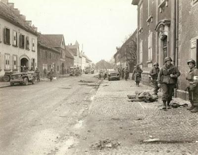 Nuevas imágenes desclasificadas muestran el horror de la Segunda Guerra Mundial Nuevas imágenes desclasificadas muestran el horror de la Segunda Guerra Mundial