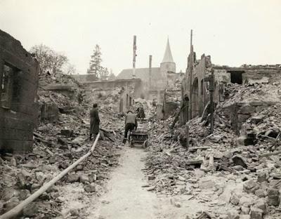 Nuevas imágenes desclasificadas muestran el horror de la Segunda Guerra Mundial Nuevas imágenes desclasificadas muestran el horror de la Segunda Guerra Mundial