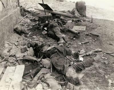 Nuevas imágenes desclasificadas muestran el horror de la Segunda Guerra Mundial Nuevas imágenes desclasificadas muestran el horror de la Segunda Guerra Mundial