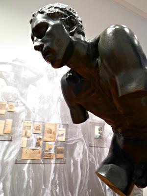 Aventuras y desventuras de una visita al Centro Cultural Kirchner. Aventuras y desventuras de una visita al Centro Cultural Kirchner.