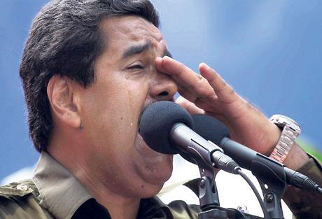 Colombianos saludan a Maduro y a Samper 