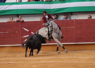 DOBLE SALIDA A HOMBROS GRACIAS A LAS ESPADAS