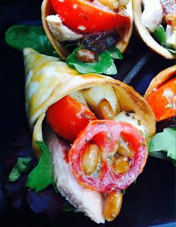 'Trompetas de ventresca y mozzarella' o el hombre que pescaba en los contenedores 'Trompetas de ventresca y mozzarella' o el hombre que pescaba en los contenedores