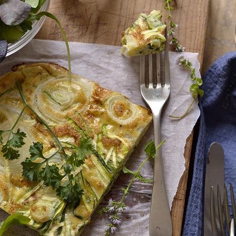 FRITTATA DE CALABACÍN, CEBOLLA Y QUESO FETA FRITTATA DE CALABACÍN, CEBOLLA Y QUESO FETA
