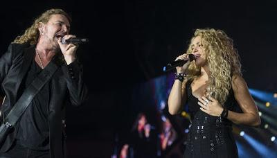 Shakira deslumbra en el escenario con Maná