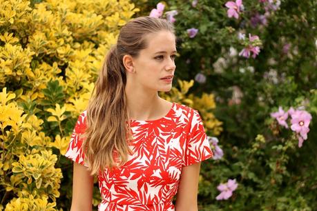 ¡Buenos días!Hoy os enseño un look junto a una blogger de... ¡Buenos días!Hoy os enseño un look junto a una blogger de...