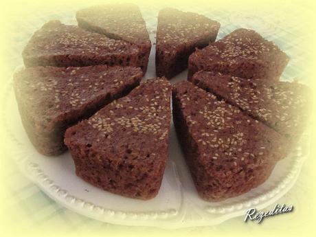 BIZCOCHO DE CHOCOLATE Y AVELLANA BIZCOCHO DE CHOCOLATE Y AVELLANA