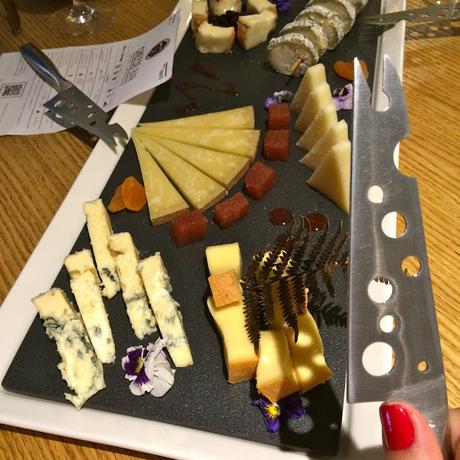 Más que QUESOS #CheeseBAR Más que QUESOS #CheeseBAR