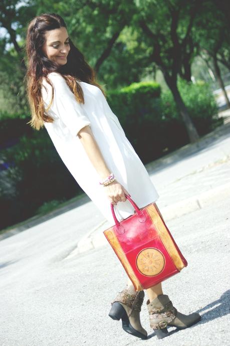 Vestido blanco con botines Vestido blanco con botines