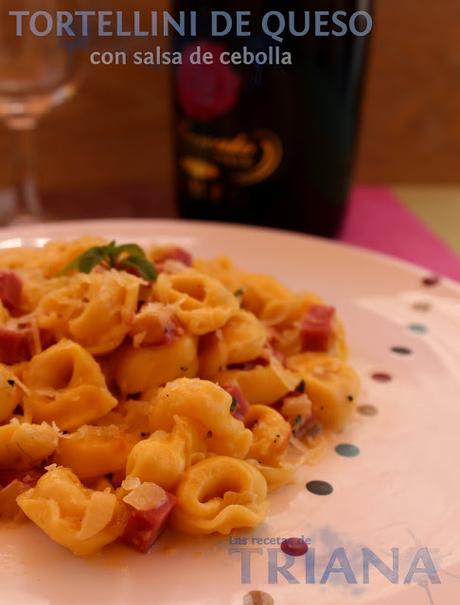 Tortellini de queso con crema de cebolla