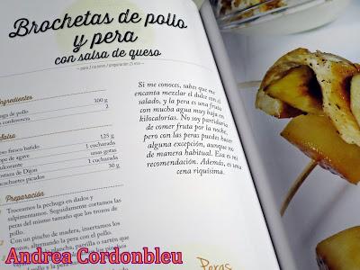 cultura gastronómica: brochetas pollo pera salsa queso, mostaza nueces. cocina 