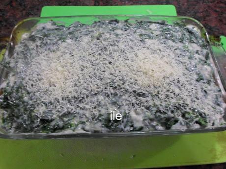 Pescado, papas y salsa de espinaca Pescado, papas y salsa de espinaca